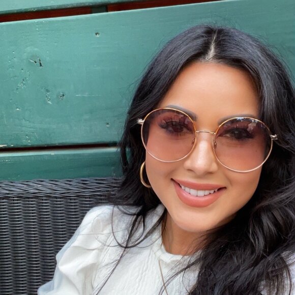 Meet your Posher, F'Epic Vintage, Thrifts, and Collectibles - Picture 1 of 1